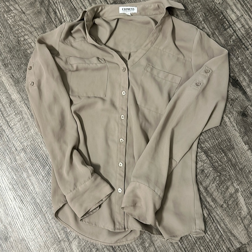 Express - long sleeve portofino shirt. Size XS. Taupe.